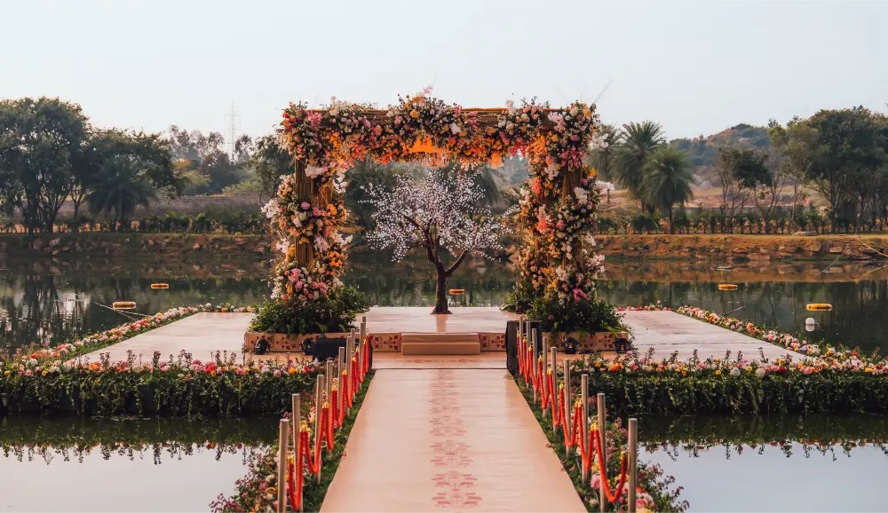 The mandap and aisle at Aura by Area83